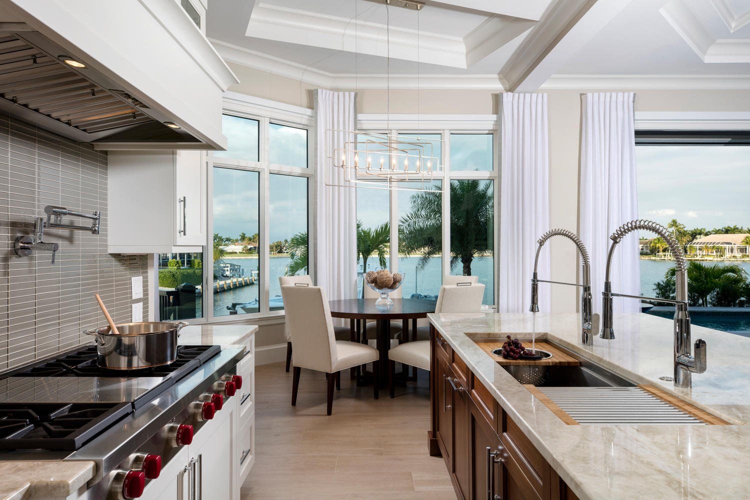 Aqua Custom Homes por Aqua Custom Homes en Naples Florida