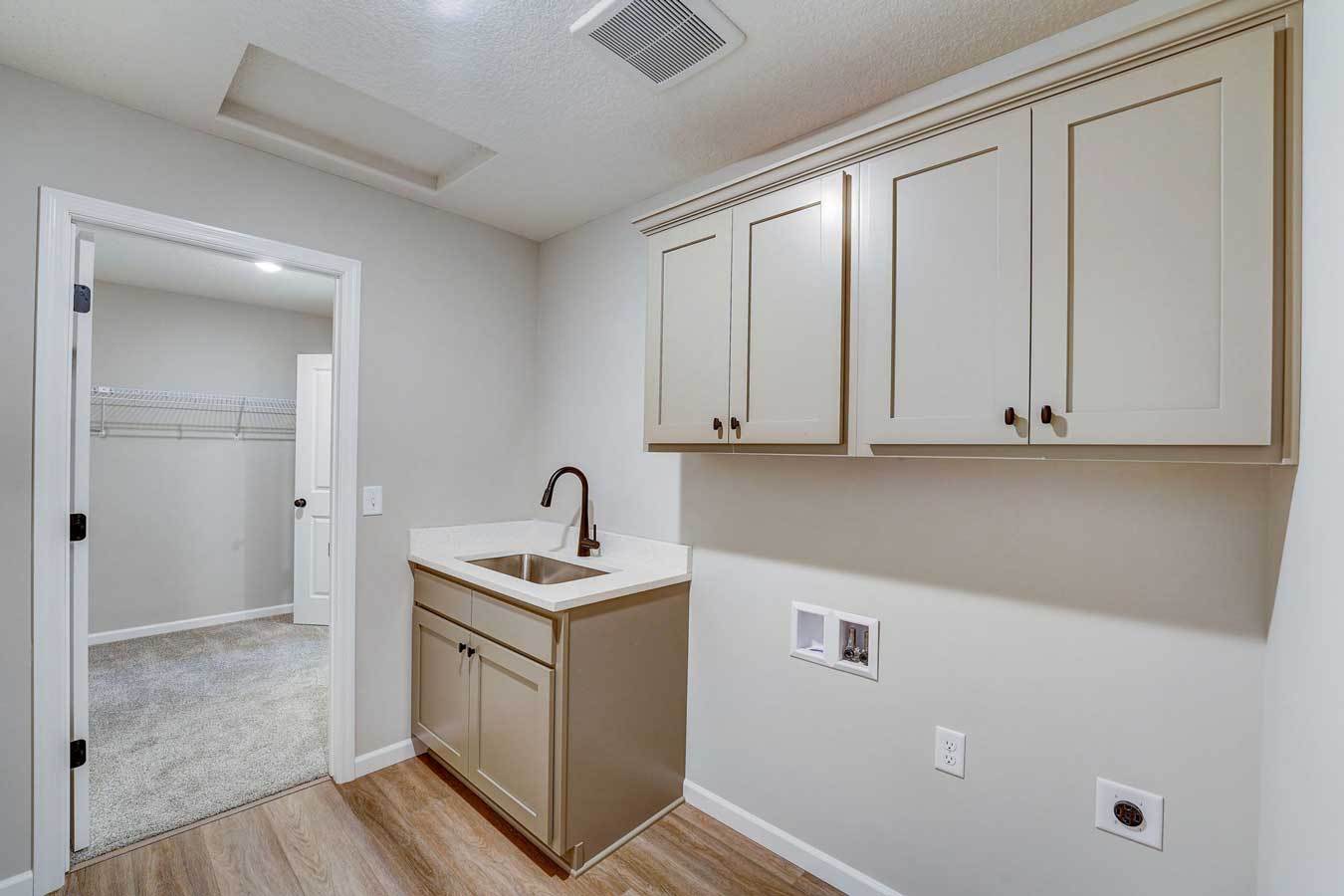 casa en Crow River Heights por LOOMIS HOMES