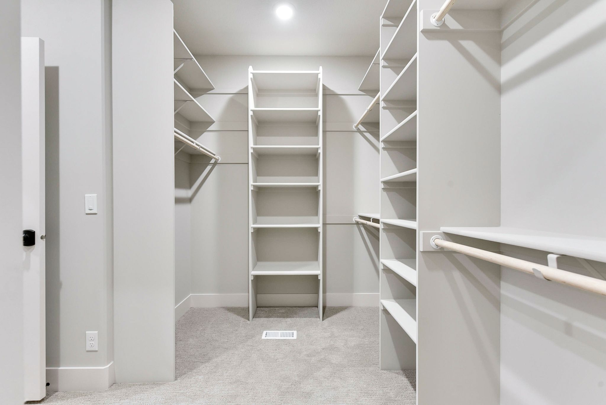 casa en Privada Villa por Nathan Homes LLC