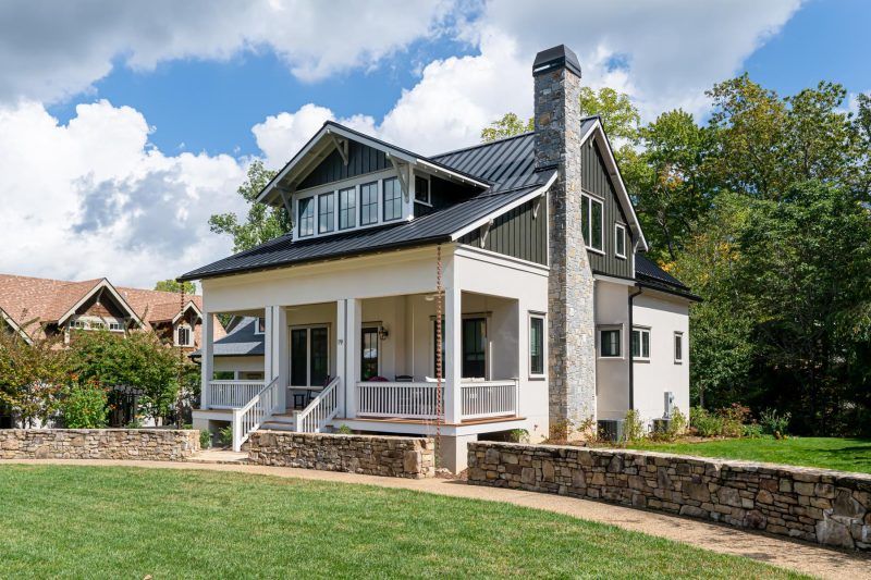 Semi Custom Homes por Buchanan Construction LLC en Asheville North Carolina