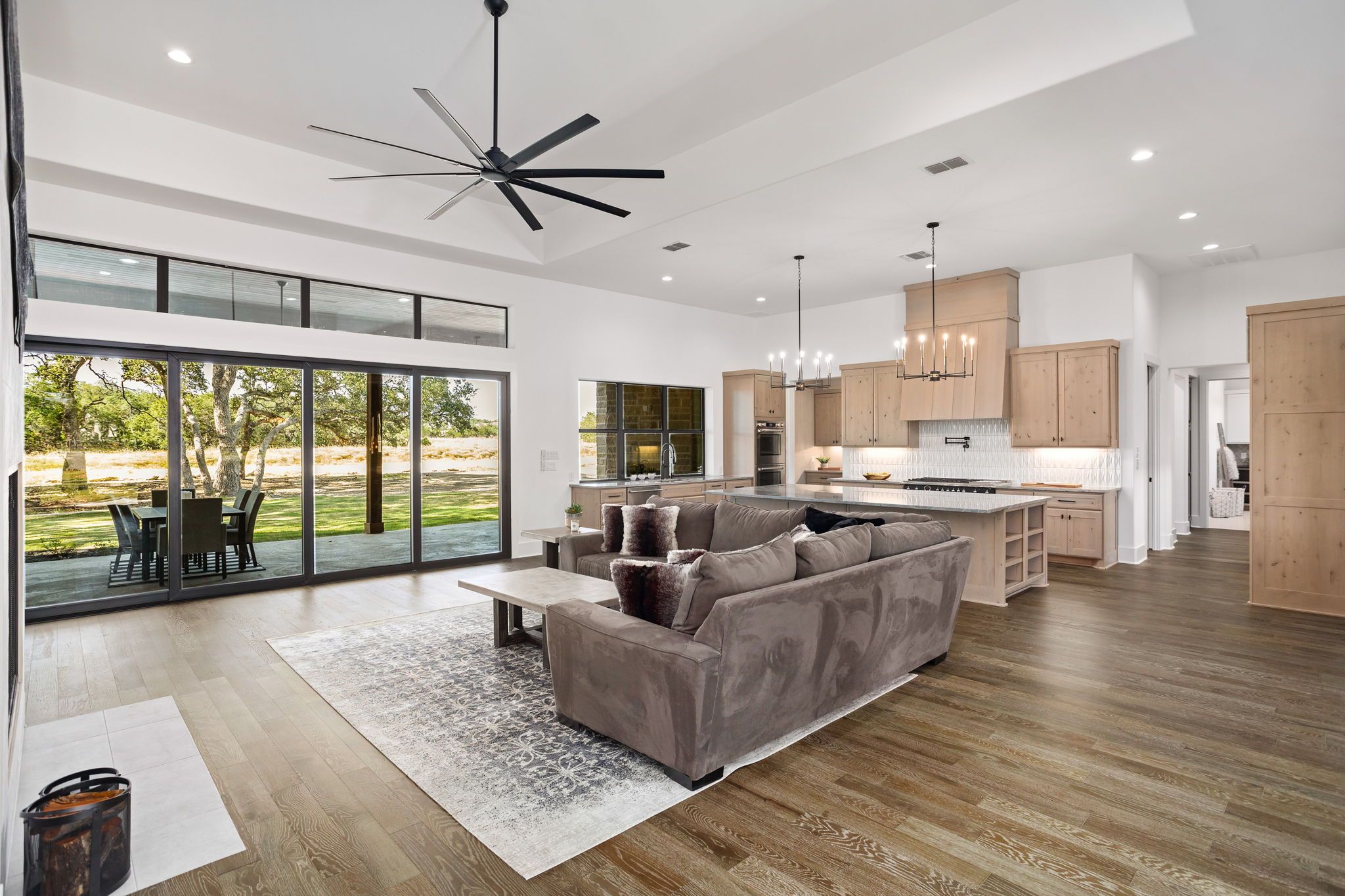 casa en Belle Oaks Ranch Luxury por Journey Homes