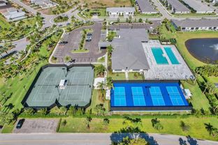 Mainstreet Coconut Creek por 13th Floor Homes en Broward County-Ft. Lauderdale Florida