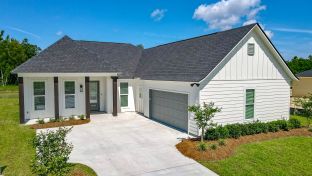 Belle Maison por Alvarez Construction Company en Baton Rouge Louisiana