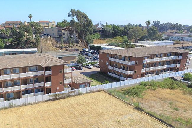 casa en Addisyn Park Apartments por Kire Builders Inc.