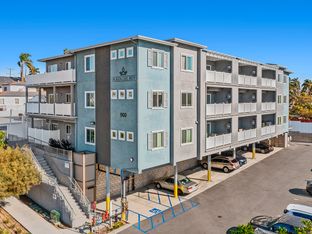 Plaza Del Rey por Kire Builders Inc. en San Diego California