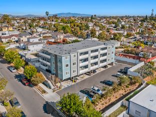 Plaza Del Rey por Kire Builders Inc. en San Diego California