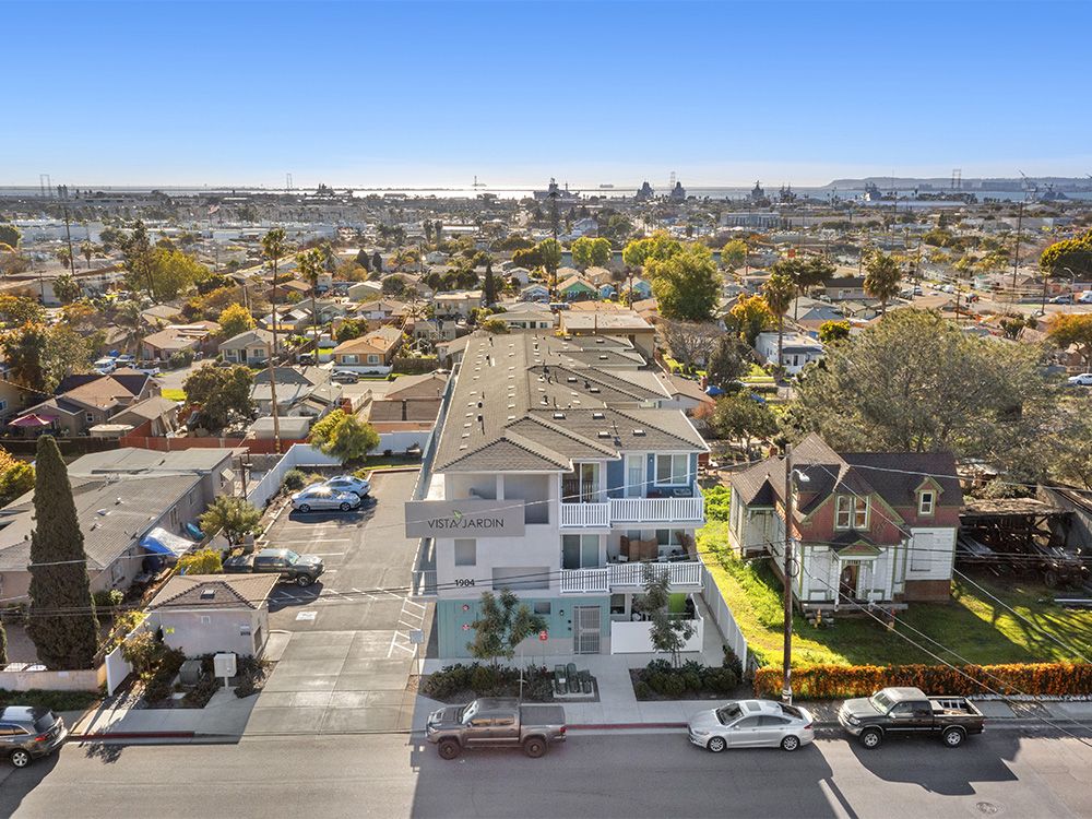 casa en Vista Jardin por Kire Builders Inc.