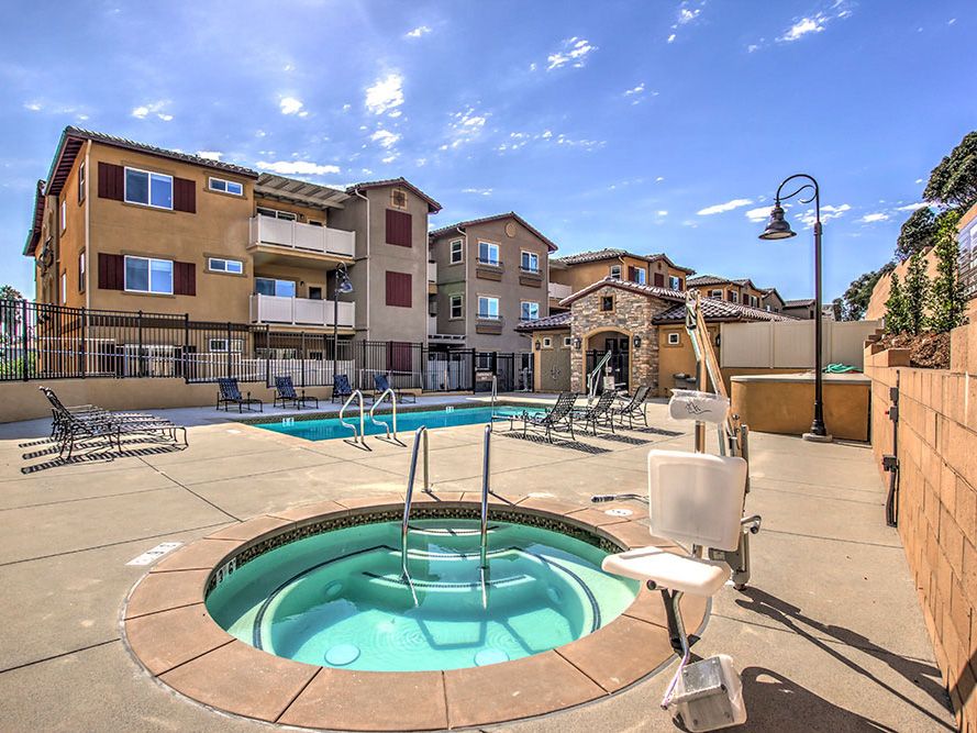 Bella Vita por Kire Builders Inc. en San Diego California