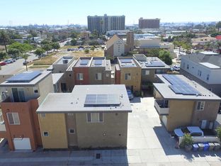 8 ON C Avenue por Kire Builders Inc. en San Diego California