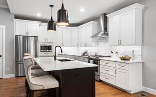 Villas Of Cherry Grove por Somerset Custom Homes, Inc. en Cincinnati Ohio