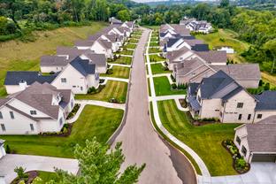 The Gables At Westmoreland por Saddlebrook Properties en Knoxville Tennessee