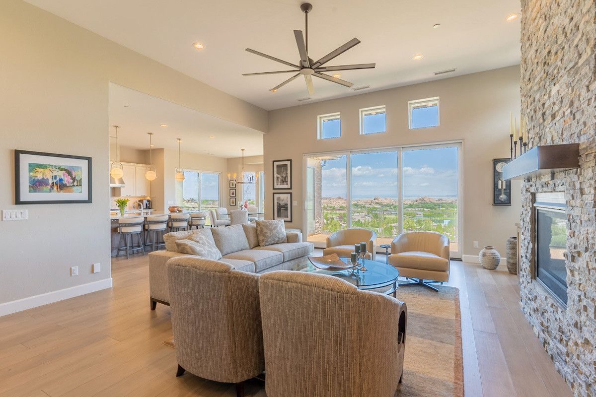 casa en Crystal Creek Builders, Inc. por Crystal Creek Builders, Inc.