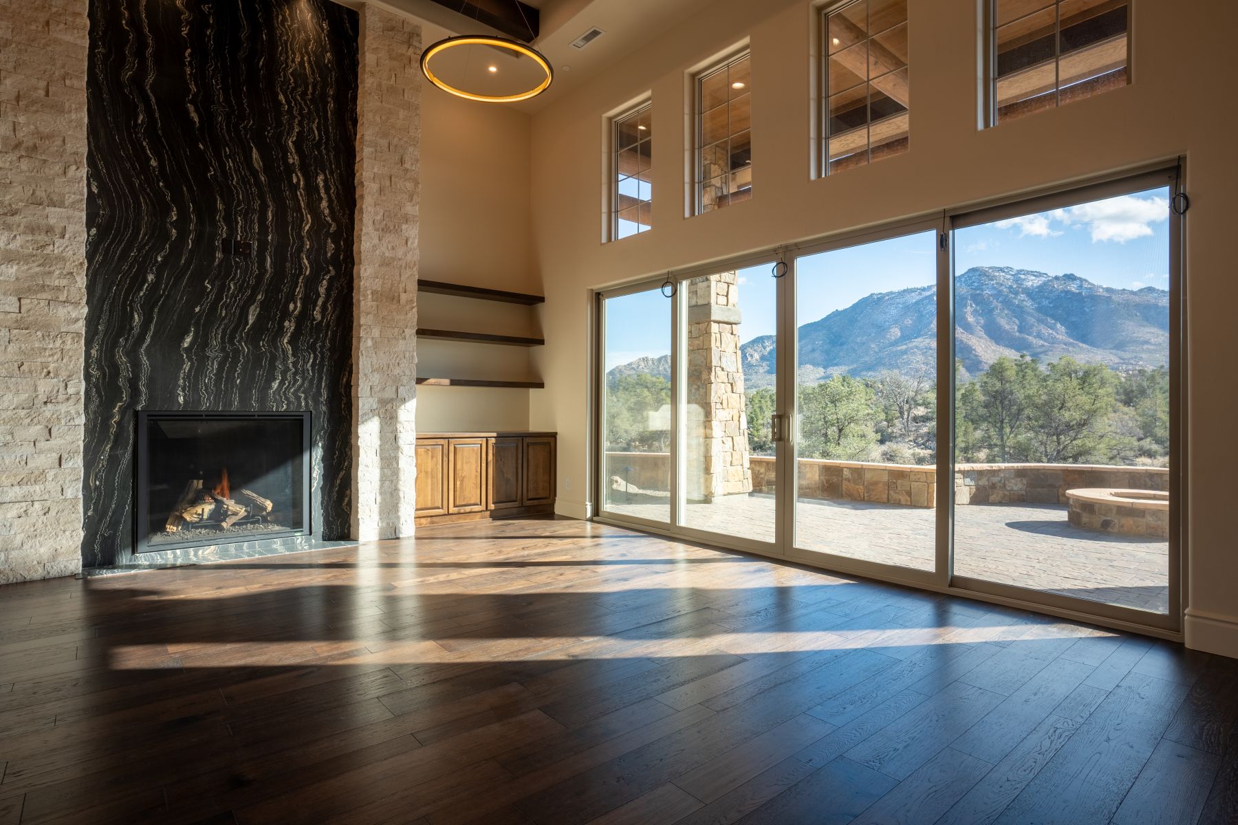 casa en Crystal Creek Builders, Inc. por Crystal Creek Builders, Inc.