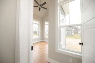 Marina Shores por Steiner Homes Ltd. en Gary Indiana