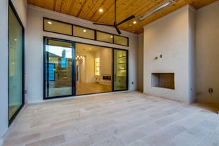 Hills Of Kingswood por Ron Davis Custom Homes en Dallas Texas
