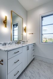 Hills Of Kingswood por Ron Davis Custom Homes en Dallas Texas