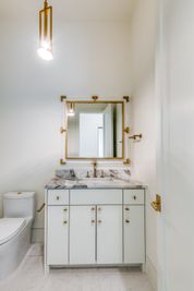 Hills Of Kingswood por Ron Davis Custom Homes en Dallas Texas