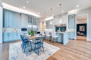 Newman Village por Ron Davis Custom Homes en Dallas Texas