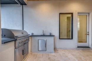 Hills Of Kingswood por Ron Davis Custom Homes en Dallas Texas
