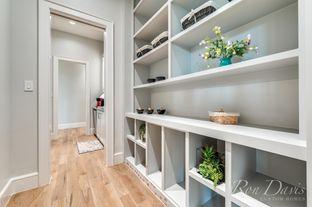 Newman Village por Ron Davis Custom Homes en Dallas Texas