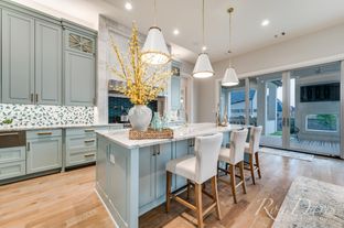 Newman Village por Ron Davis Custom Homes en Dallas Texas