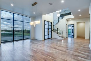 Hills Of Kingswood por Ron Davis Custom Homes en Dallas Texas