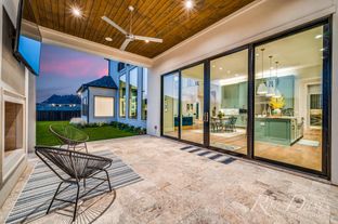 Newman Village por Ron Davis Custom Homes en Dallas Texas