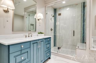 Newman Village por Ron Davis Custom Homes en Dallas Texas