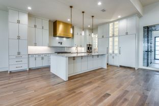 Hills Of Kingswood por Ron Davis Custom Homes en Dallas Texas