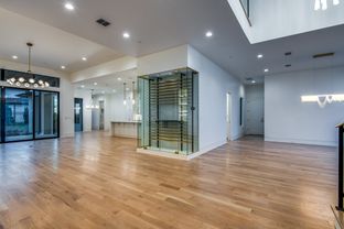 Hills Of Kingswood por Ron Davis Custom Homes en Dallas Texas
