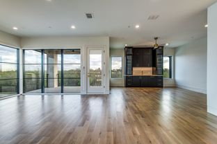 Hills Of Kingswood por Ron Davis Custom Homes en Dallas Texas