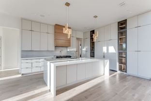 Hills Of Kingswood por Ron Davis Custom Homes en Dallas Texas