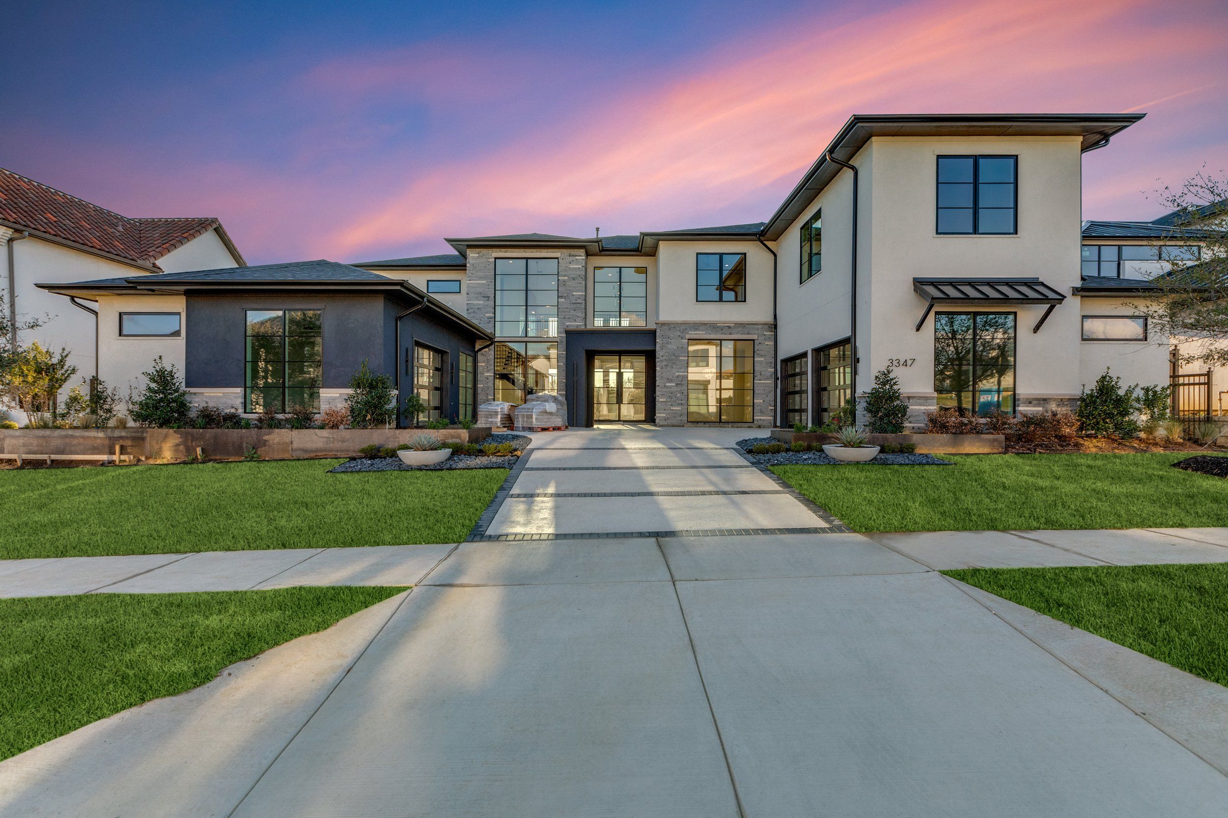 Hills Of Kingswood por Ron Davis Custom Homes en Dallas Texas