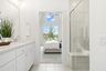 casa en Mira Lagos Villas por Grenadier Homes