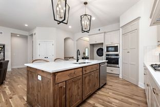 Brookwood Farms por DM Homes Inc en Kansas City Kansas