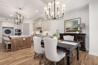 Brookwood Farms por DM Homes Inc en Kansas City Kansas