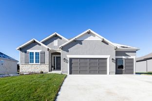 Brookwood Farms por DM Homes Inc en Kansas City Kansas