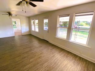 Canfield Square por East Texas Homes en Longview Texas