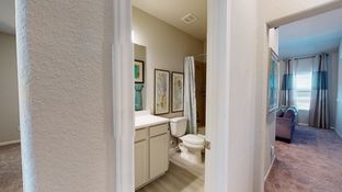 Rollingbrook Estates por Colina Homes en Houston Texas