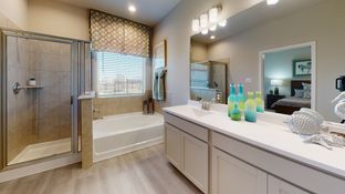 Rollingbrook Estates por Colina Homes en Houston Texas