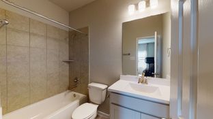 Rollingbrook Estates por Colina Homes en Houston Texas