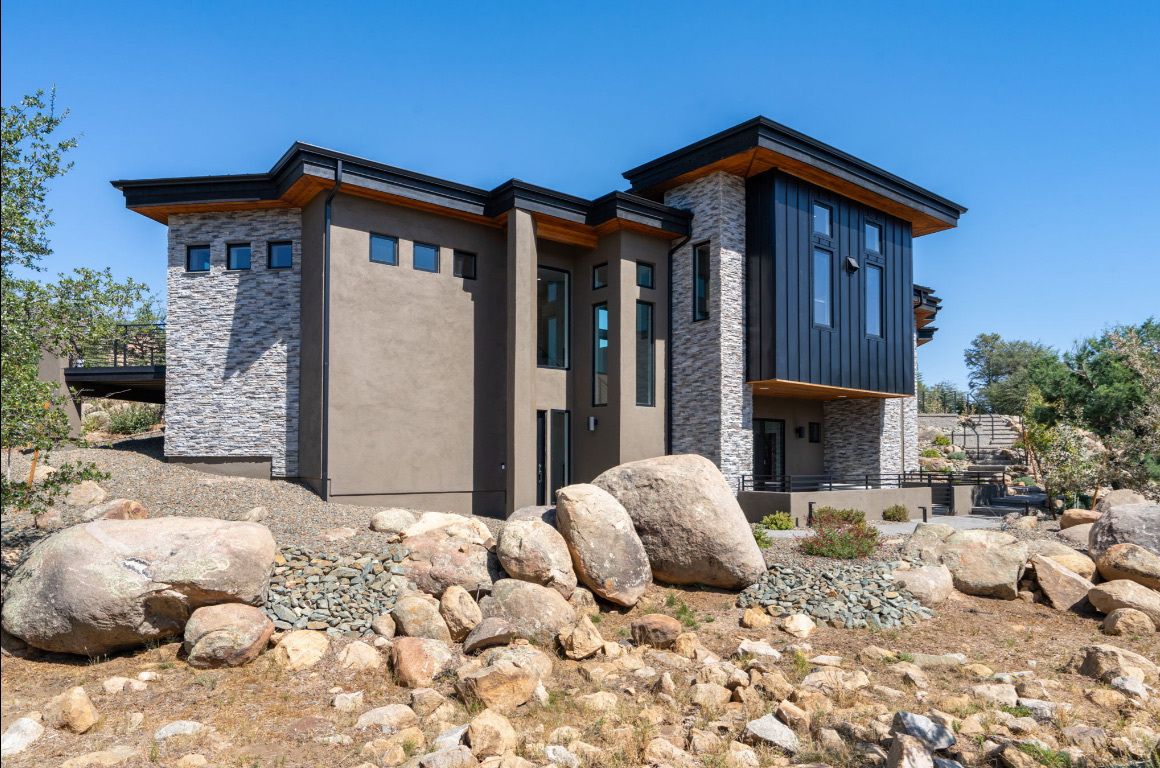 casa en Crystal Creek Builders, Inc. por Crystal Creek Builders, Inc.