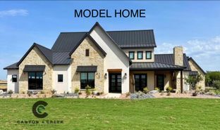 Byrum Ranch Phase 1 por Canyon Creek Custom Homes en Dallas Texas