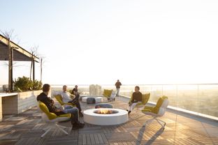 1150 Clay por Strada Investment Group en Oakland-Alameda California