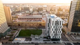 1150 Clay por Strada Investment Group en Oakland-Alameda California