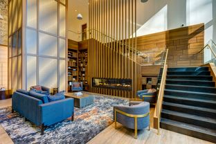 1105 West Peachtree por Selig Enterprises en Atlanta Georgia