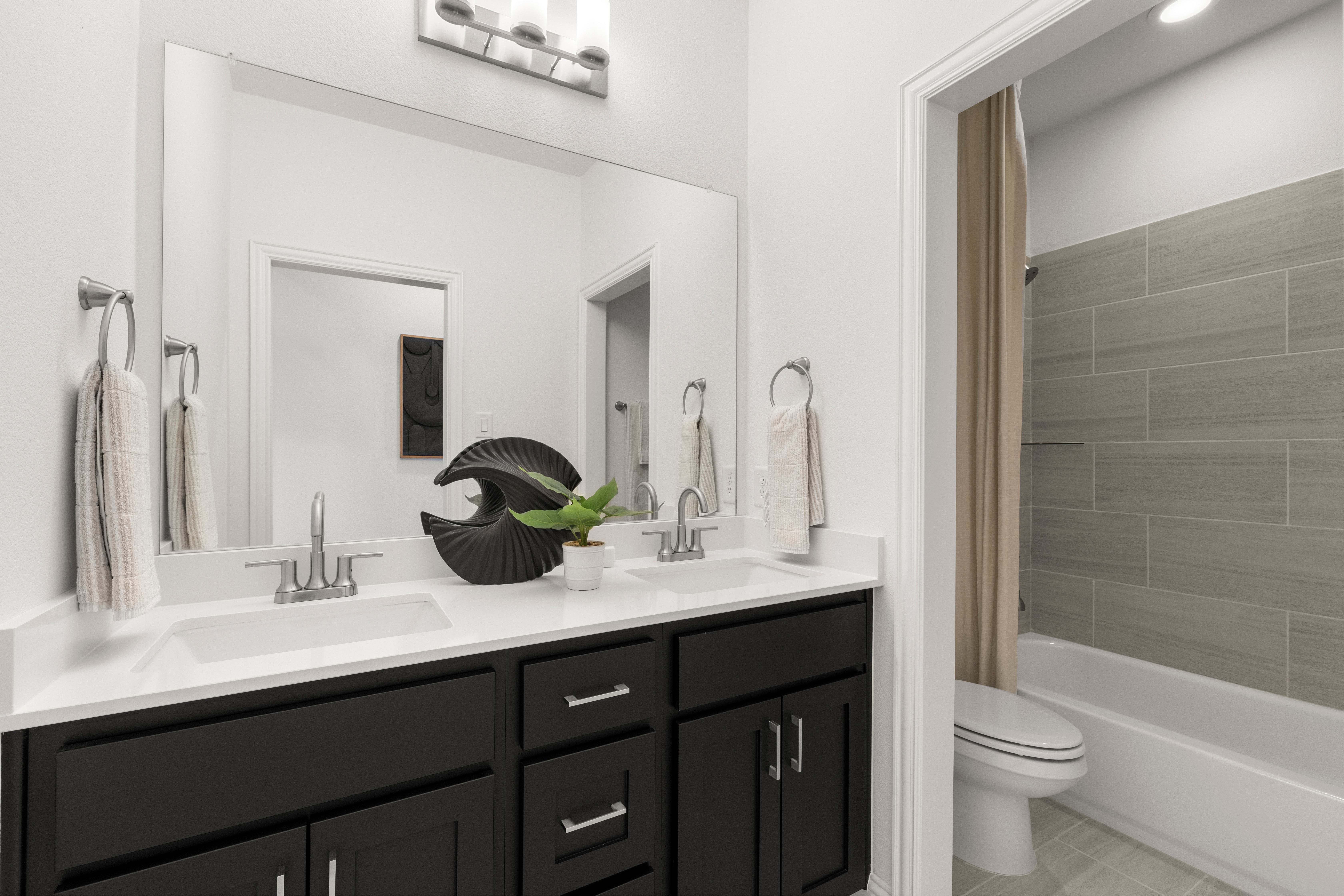 casa en New Construction Homes IN Forney TX At Walden Pond por RockWell Homes