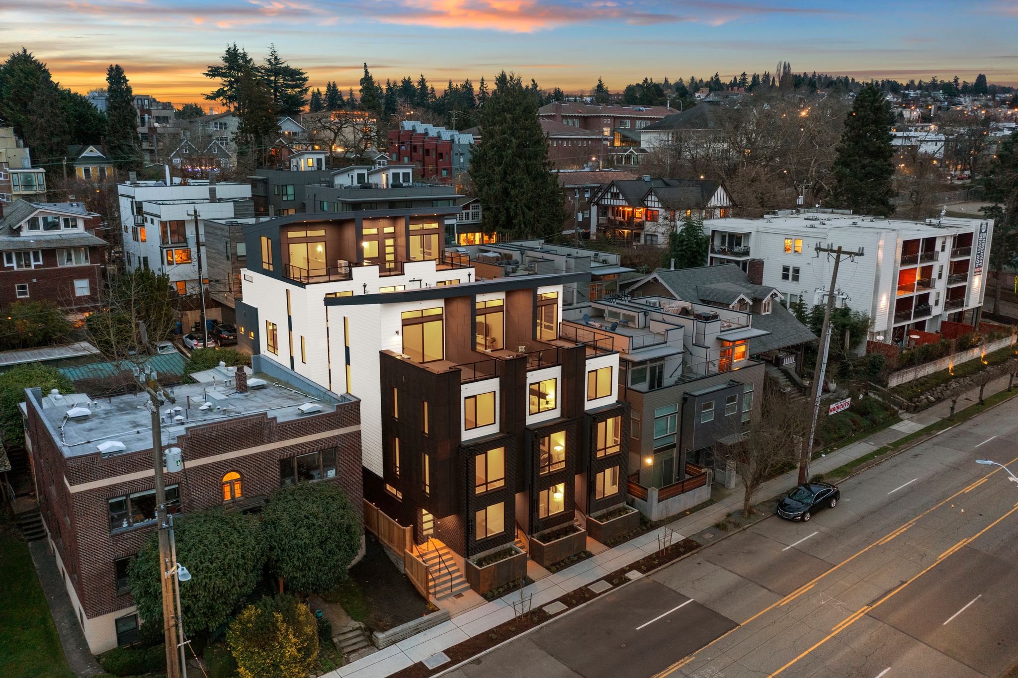 casa en Eastlake Six por Mirra Homes, LLC