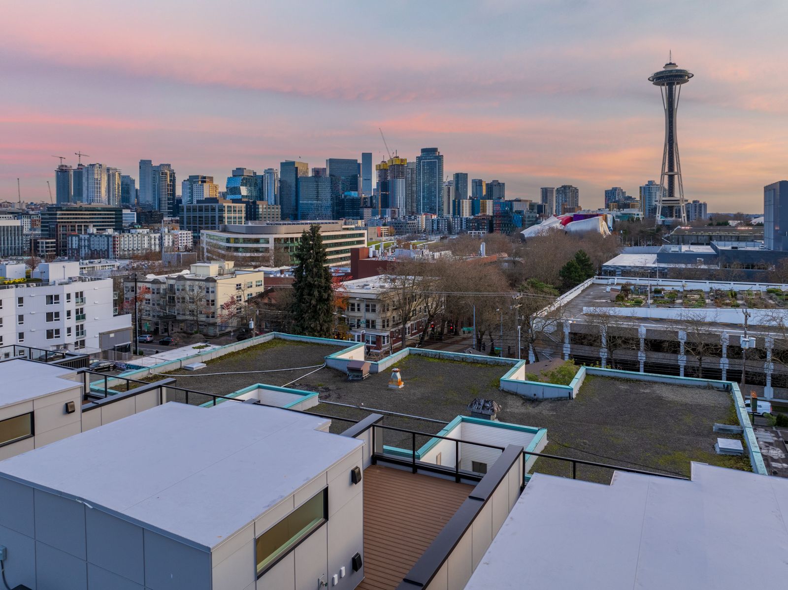 casa en Queen Anne (Valley St) por Mirra Homes, LLC