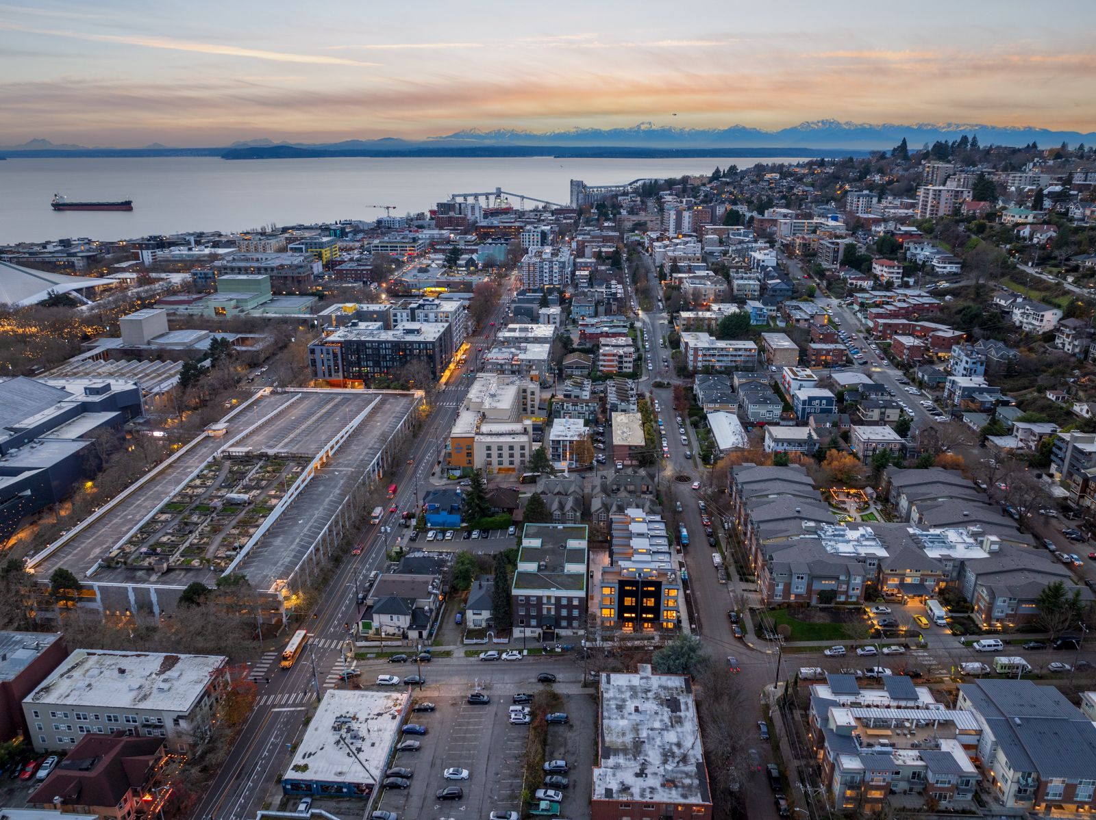 casa en Queen Anne (Valley St) por Mirra Homes, LLC